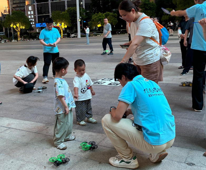 科技筑梦未来：安徽师范大学学子以无人机与激光雷达技术架起创新教育桥梁(图3)