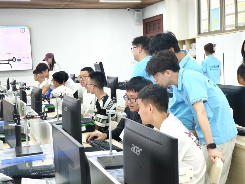 科技筑梦未来：安徽师范大学学子以无人机与激光雷达技术架起创新教育桥梁(图5)
