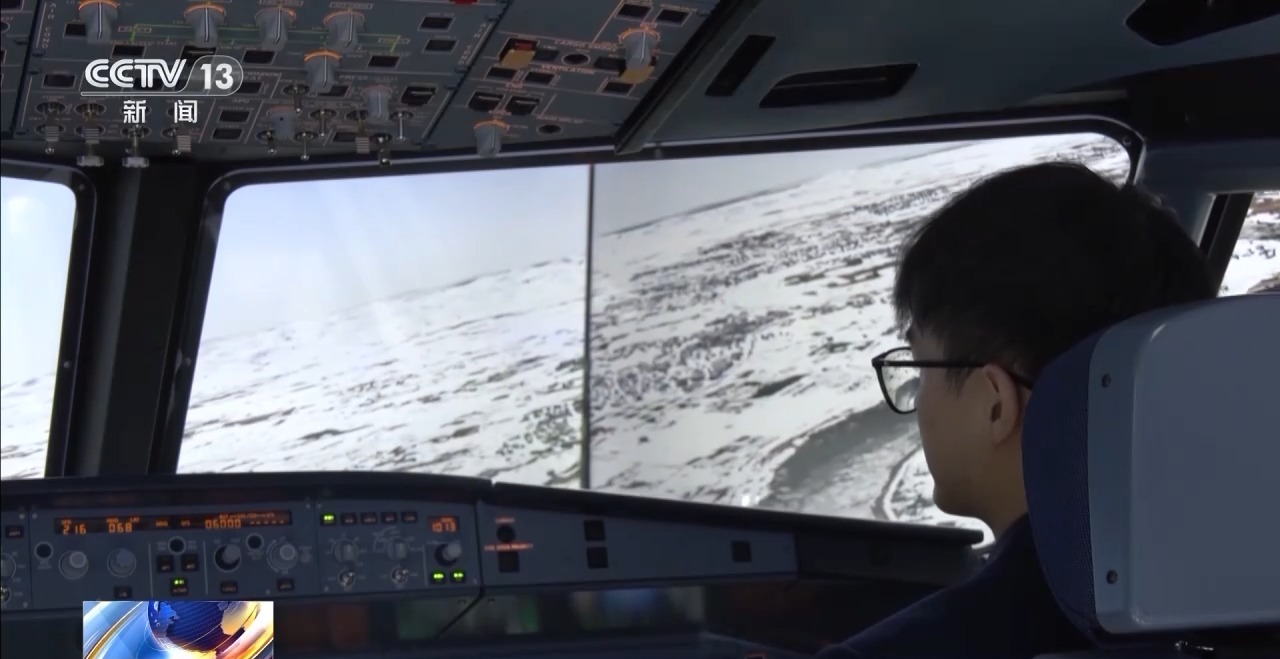 国产航空装备惊艳亮相！这个训练器让飞行体验触手可及(图2)