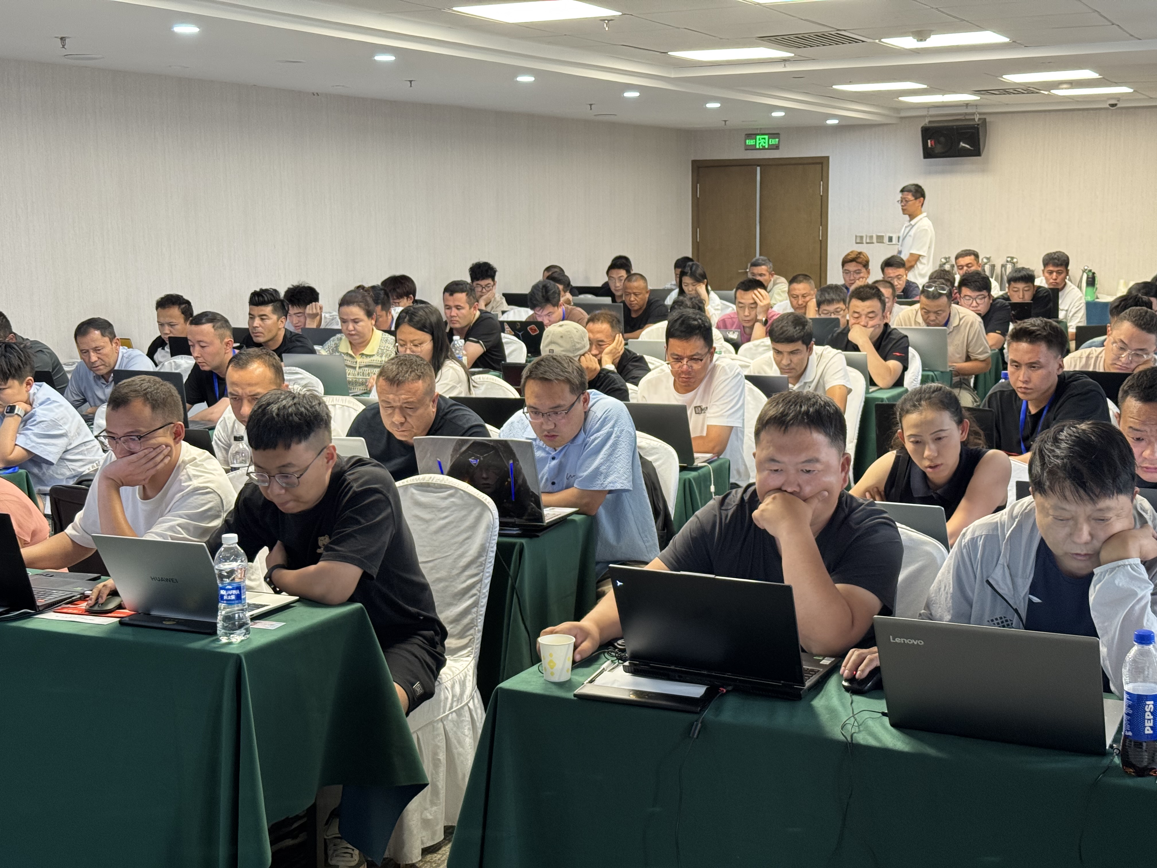 新疆“新闻+服务”能力提升工程：无人机航拍技术培训成果丰硕(图1)