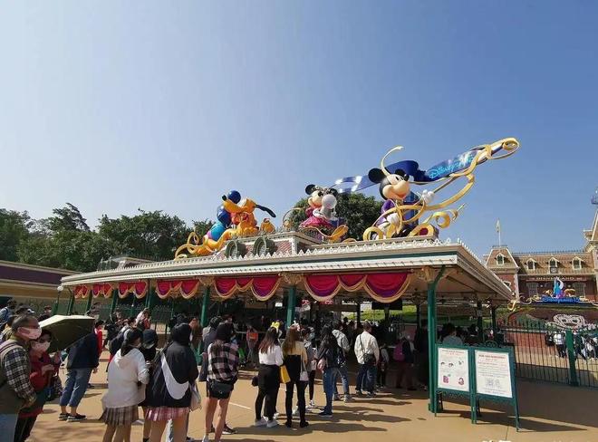 迪士尼互殴后续！衣服被撕开目击者发声警方通报果然不简单(图18)