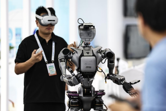 数智引擎驱动产业跃迁新程——2025全球工业互联网大会观察(图3)