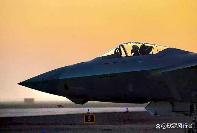 歼-20S隐身战机亮相意味什么 开启55代战机时代(图6)