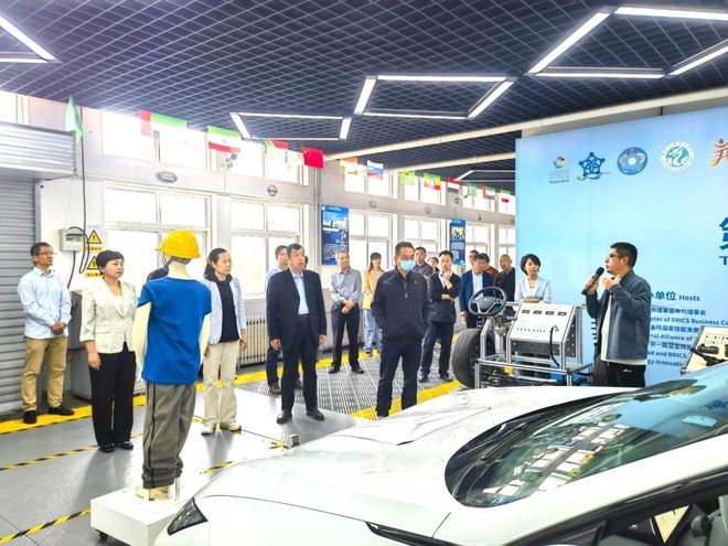 濮阳市科技局专家组莅临濮阳职业技术学院考察(图1)