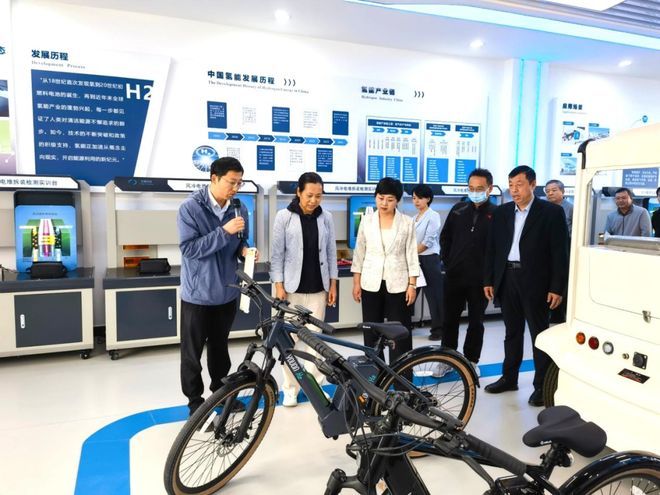 濮阳市科技局专家组莅临濮阳职业技术学院考察(图2)