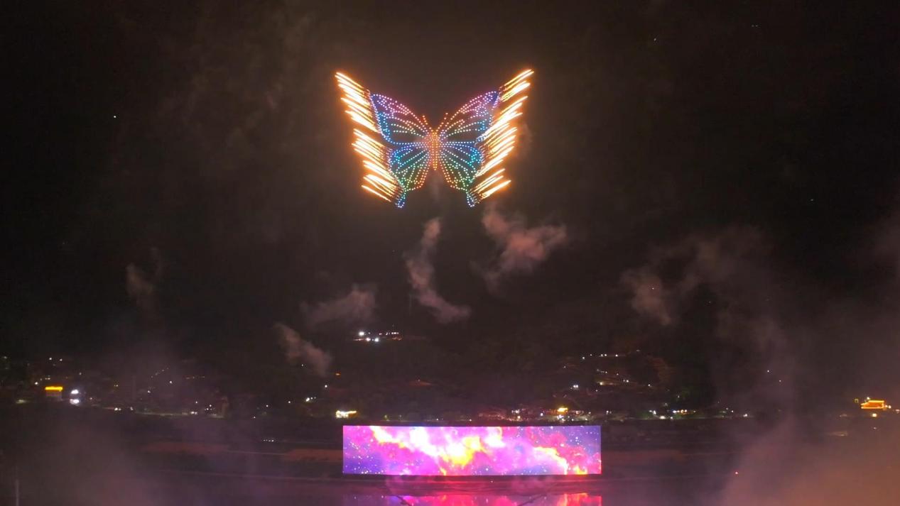 无人机编队表演技术演进：从单一灯光到多元挂载的全场景时代(图3)