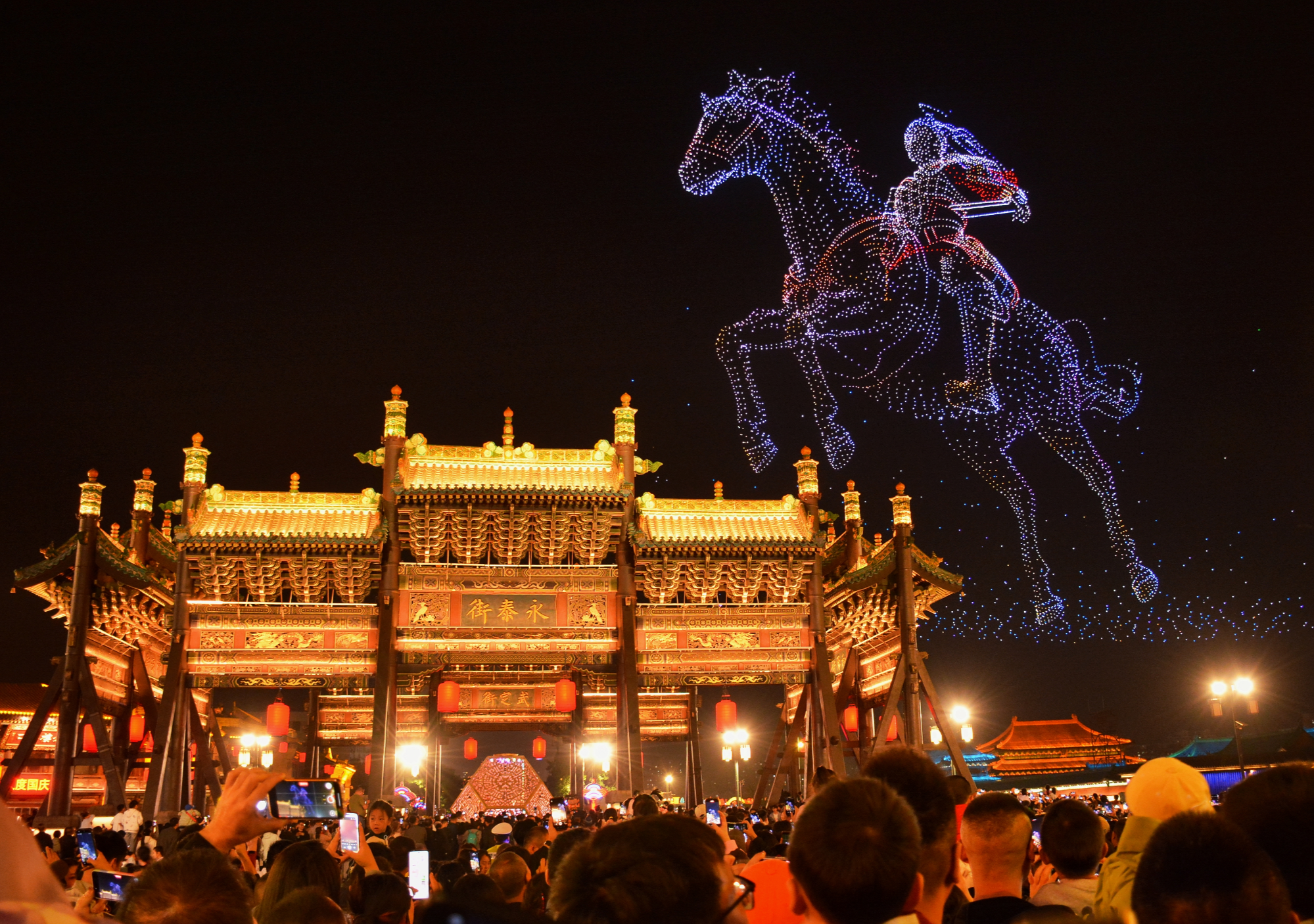 大同古城8000架无人机升空上演科技光影盛宴(图2)