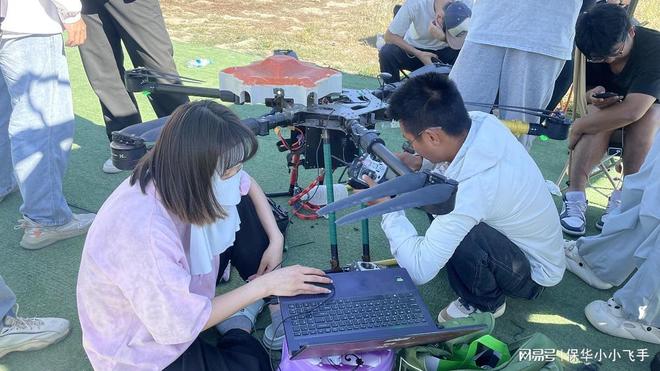 新疆无人机培训]无人机图传：射频技术撬动千亿市场的无形之翼(图2)