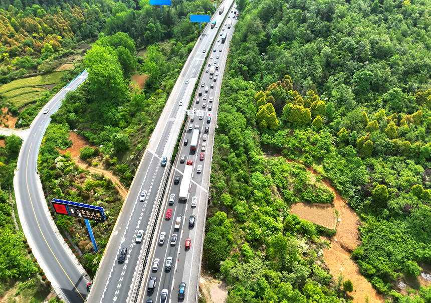 无人机“空中执勤”精准治堵(图2)