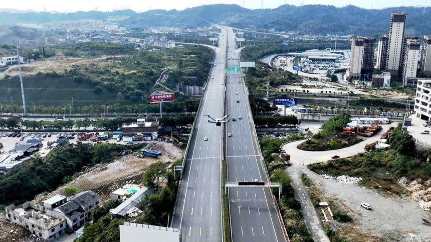 无人机“空中执勤”精准治堵(图4)