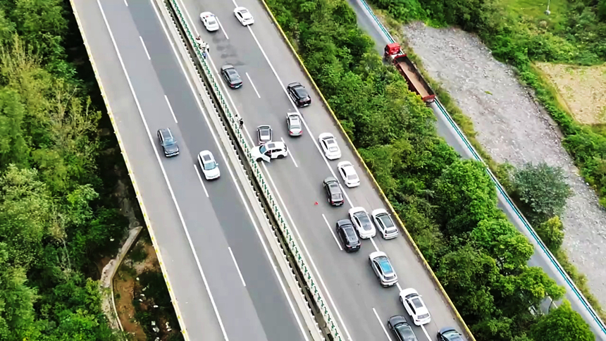 无人机“空中执勤”精准治堵(图3)