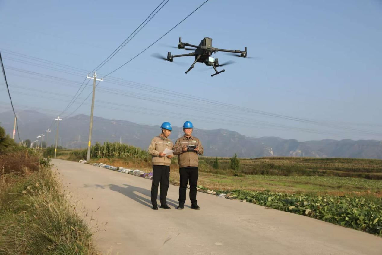 国网临汾供电公司规模化应用无人机巡检提效能(图1)