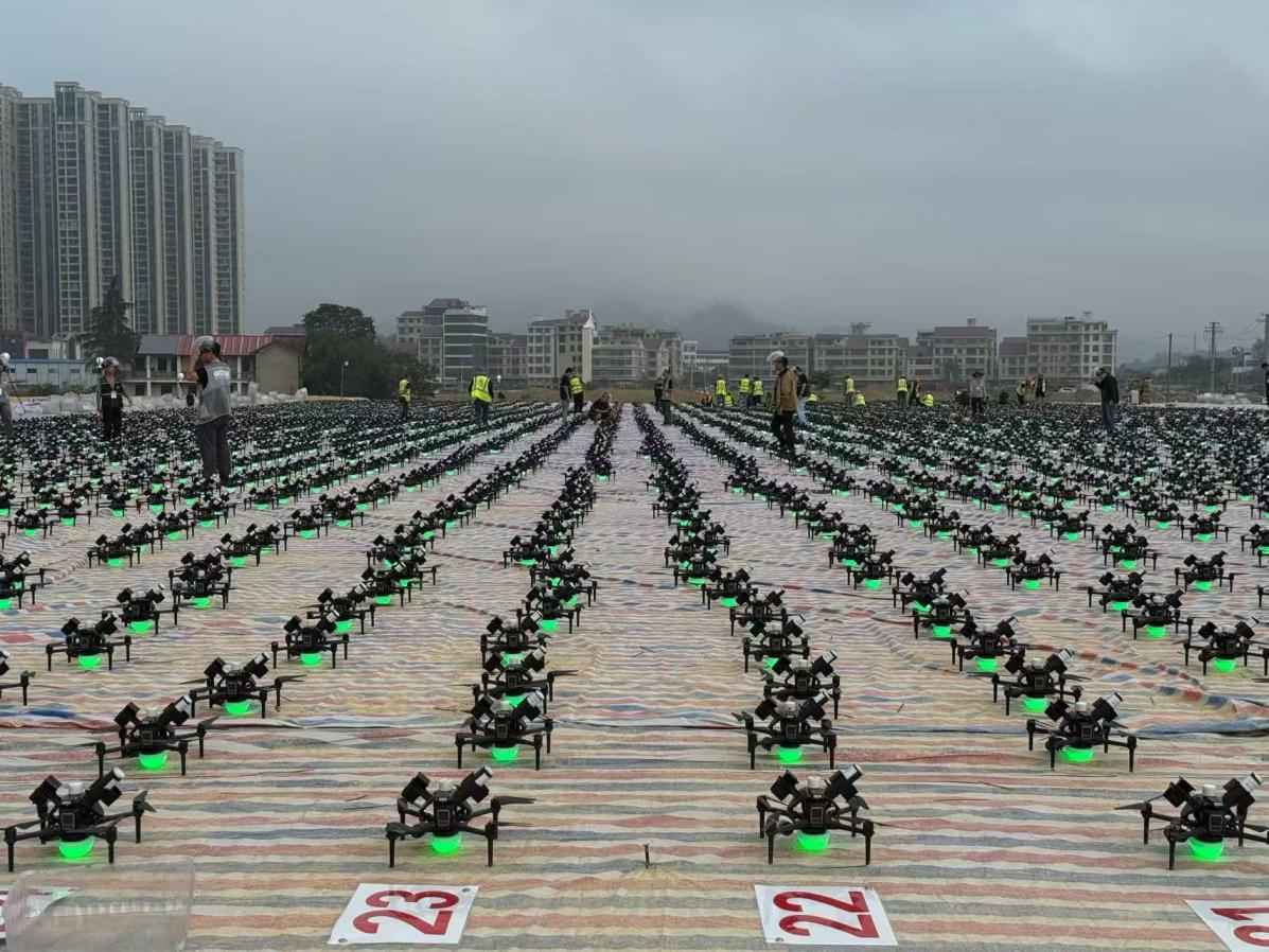 “单台电脑控制最多无人机”与“无人机发射最多烟花”:高巨创新吉尼斯双纪录定义低空表演新范式(图6)