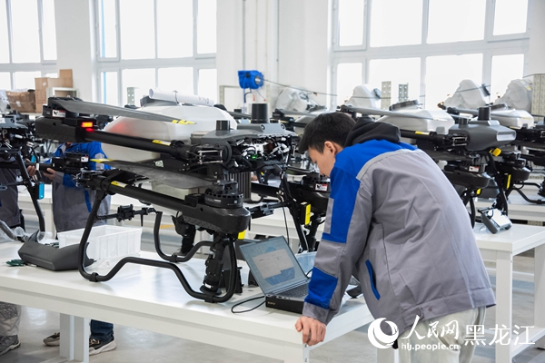 “空中重卡”T1400无人直升机成功首航(图4)