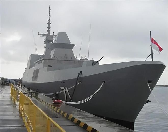 新加坡造出AI战舰！可指挥三栖无人机群作战排水量8000吨创纪录(图2)