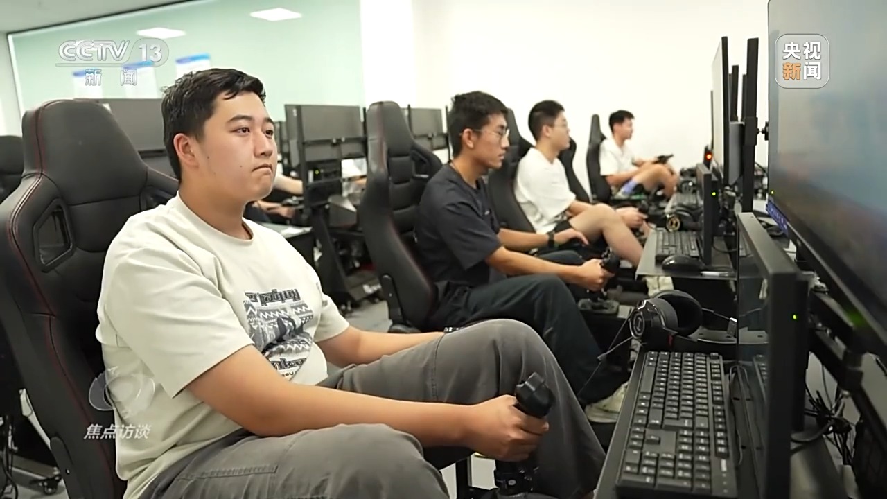 焦点访谈丨专业“上新” 人才“出新” 探寻教育新赛道(图1)