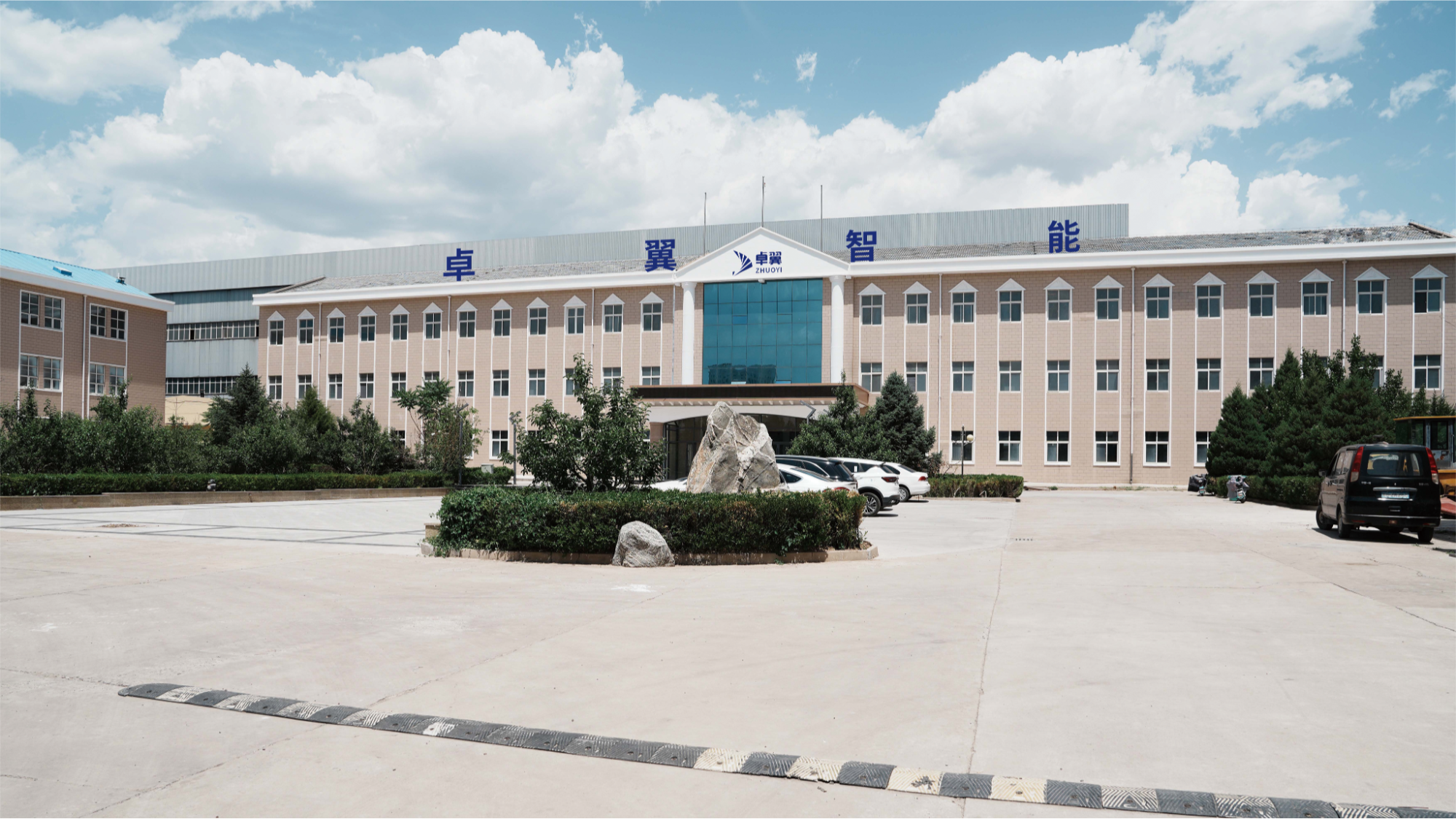 卓翼智能亮相第八届进博会 天枢OS首秀定义全球具身智能新未来(图5)