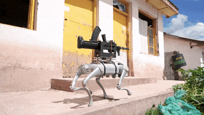 硬核场面！机器狗扛枪冲锋无人机蜂群突袭人机协同太燃了！(图1)