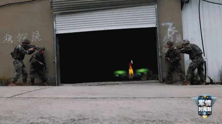 硬核场面！机器狗扛枪冲锋无人机蜂群突袭人机协同太燃了！(图6)