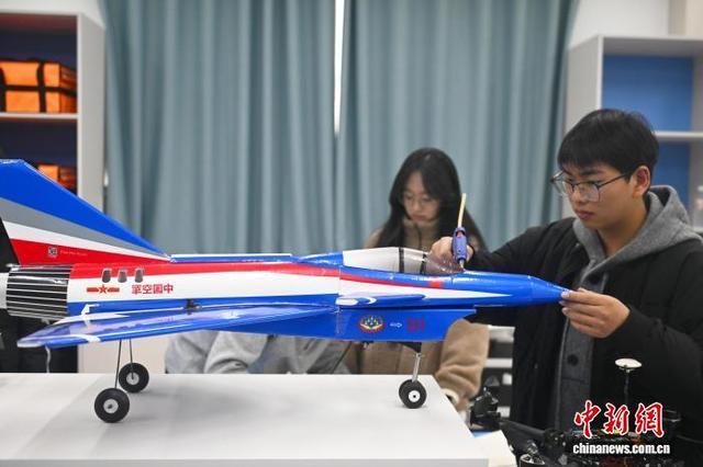 甘肃高校学子研制无人机：“算法”优化赋“智慧”(图2)
