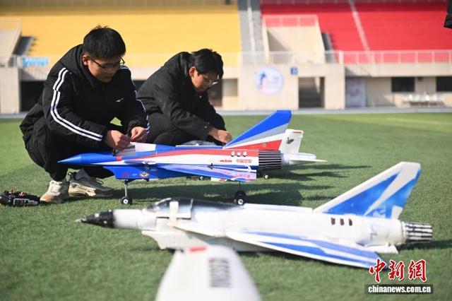 甘肃高校学子研制无人机：“算法”优化赋“智慧”(图1)