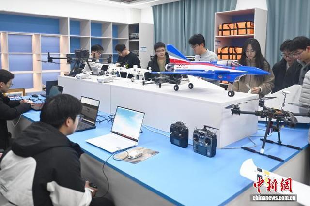 甘肃高校学子研制无人机：“算法”优化赋“智慧”(图8)