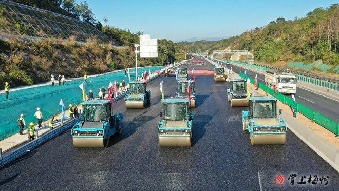 厉害了！汕梅高速首次应用无人机群“接管”路面摊铺(图3)