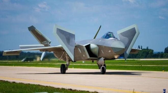 中国歼-50高调试飞三大细节让美直言无法追赶空战或将改写(图11)