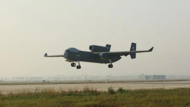 大型无人机技术实现新突破 “九天”无人机成功首飞