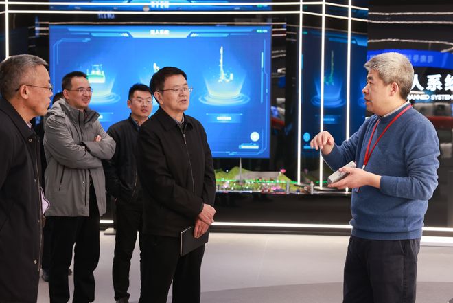 山东省测绘地理信息学会理事长曲伟刚一行莅临司南导航考察交流(图2)