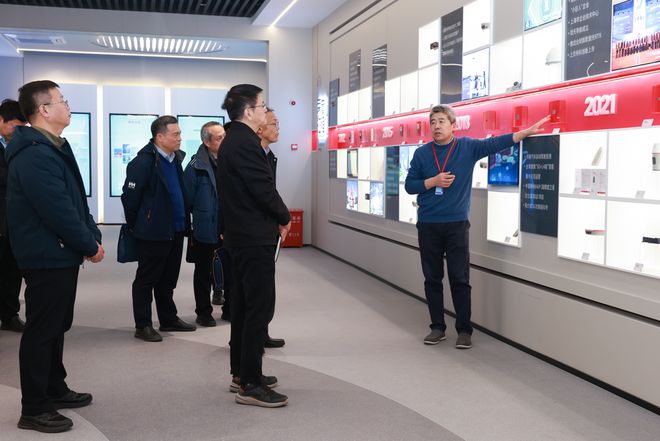 山东省测绘地理信息学会理事长曲伟刚一行莅临司南导航考察交流(图3)