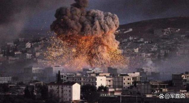 榛树弹道导弹大开杀戒 大型兵工厂瞬间被夷平：上千人一个没跑掉如果不是泽连斯基安排无人机炸普京馆邸俄罗斯也不会这样报复(图4)