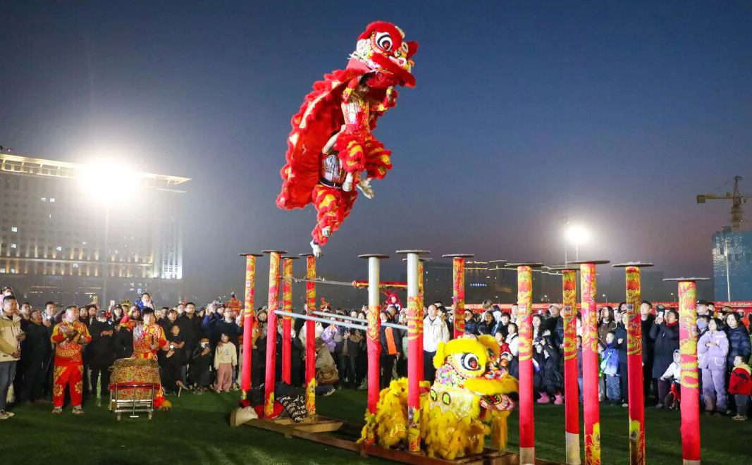 湖北仙桃：千架无人机照亮夜空小年夜演绎新春气息(图2)