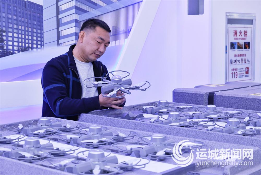 山西夏都空域以无人机表演开拓低空经济新场景(图1)