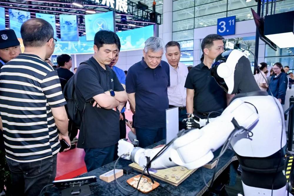 从6G开放试验到AI“福”味生活——中国移动在数字中国建设峰会上要秀出怎样的数智硬核力？(图2)