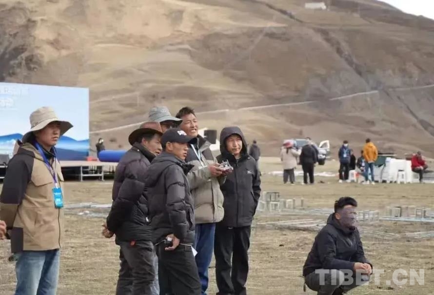 【蹲守羌塘】从马背到云端：那曲市举办农牧民无人机应用技能培训(图1)