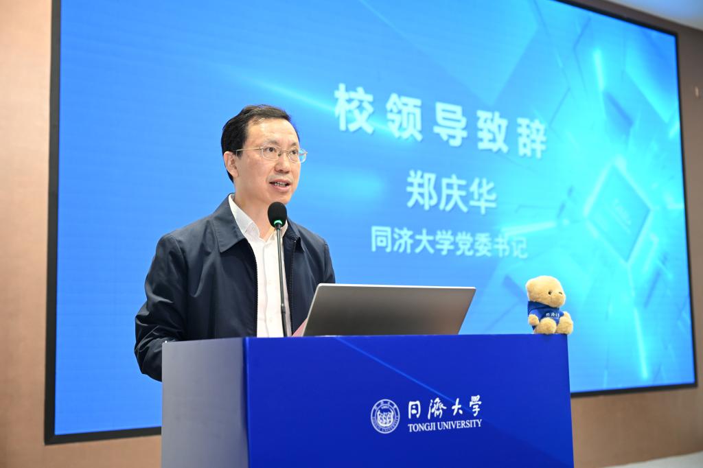 同济大学陈虹教授团队推出自主研发的第一代滚动优化专用计算芯片让智能装备“边走边调”(图3)