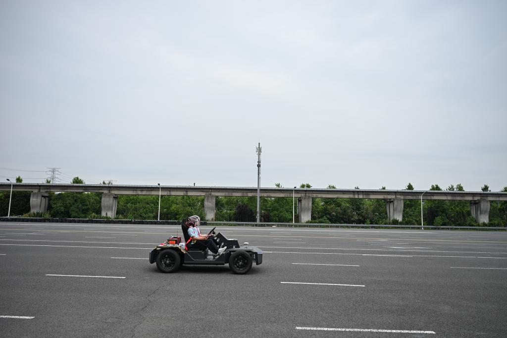 同济大学陈虹教授团队推出自主研发的第一代滚动优化专用计算芯片让智能装备“边走边调”(图8)