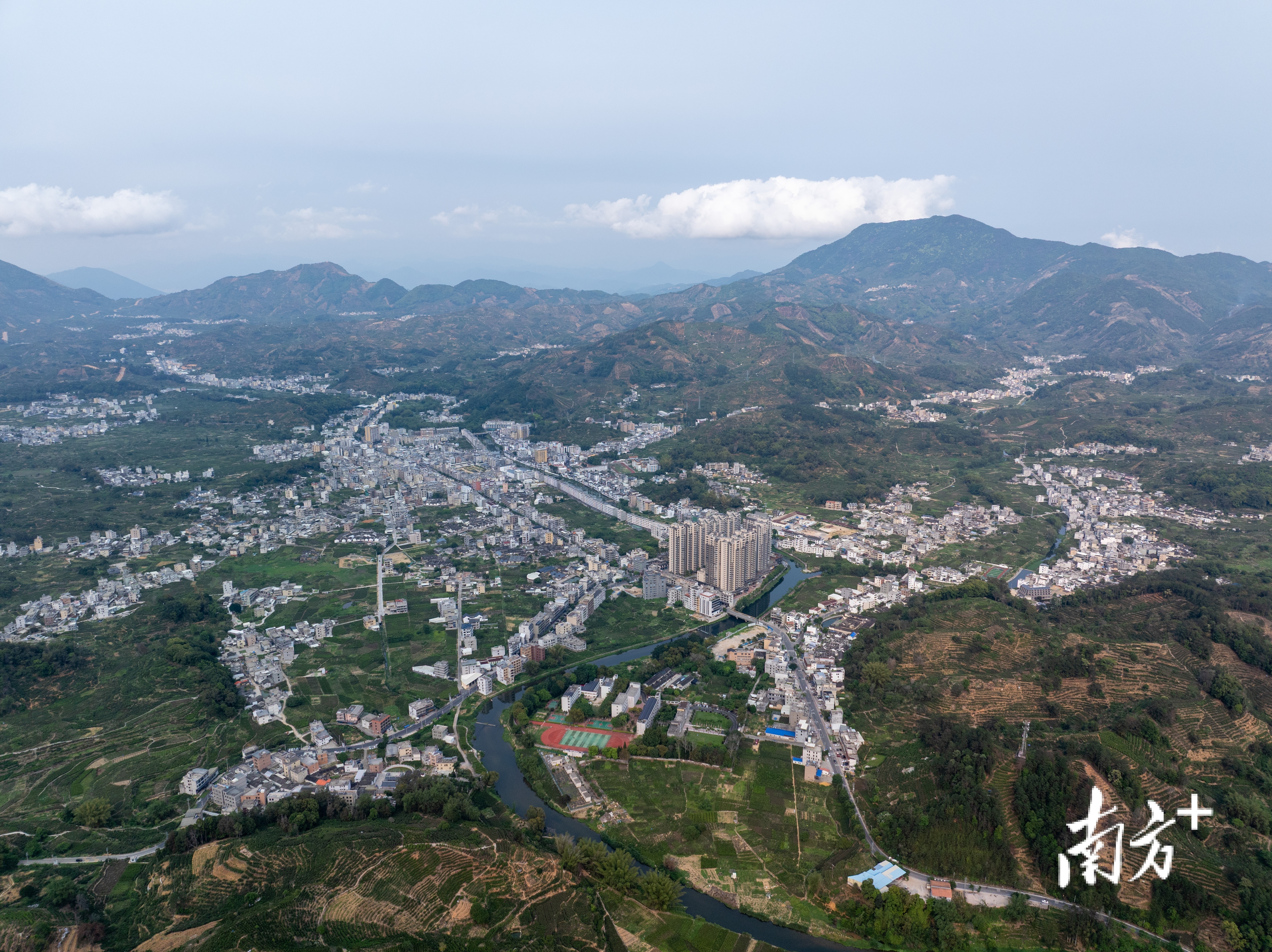 无人机“上天入地”广东智慧农业“起飞”(图1)