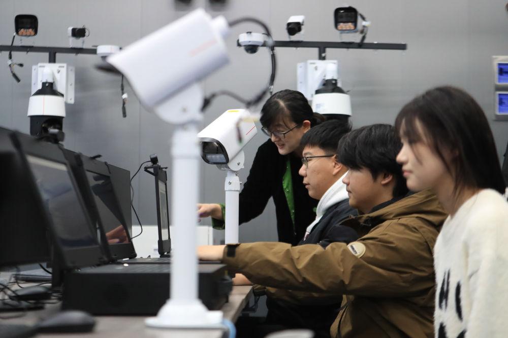 人工智能发展的中国之道：前瞻布局健康发展(图21)