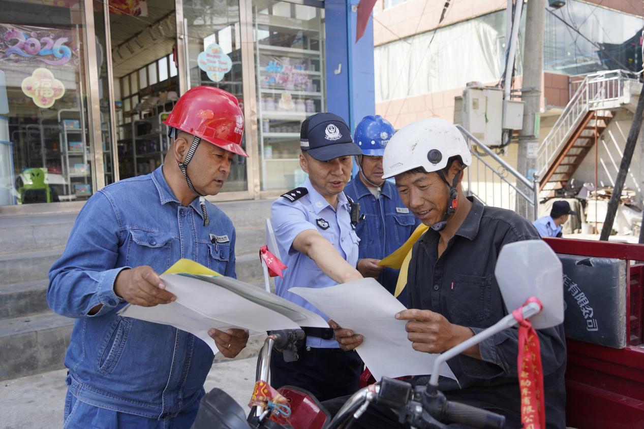 国网岷县供电公司：警企携手织密防护网规范无人机飞行守护电网平安(图1)