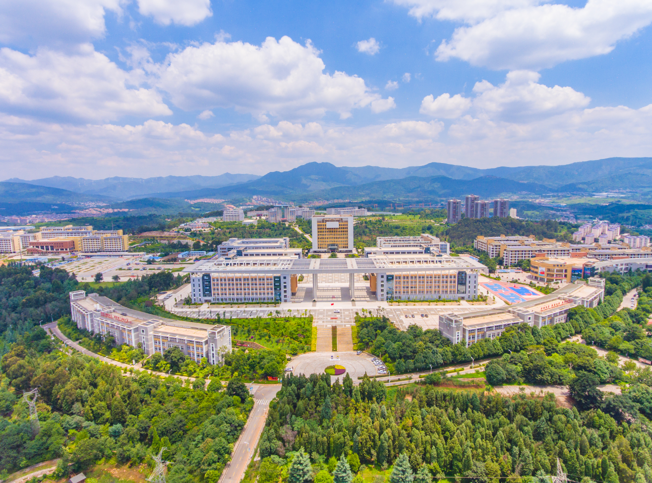 技能照亮青春匠心成就未来！云南技工院校迎来2026级新生_新华网(图1)