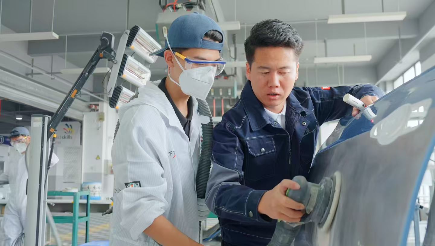 技能照亮青春匠心成就未来！云南技工院校迎来2026级新生_新华网(图4)