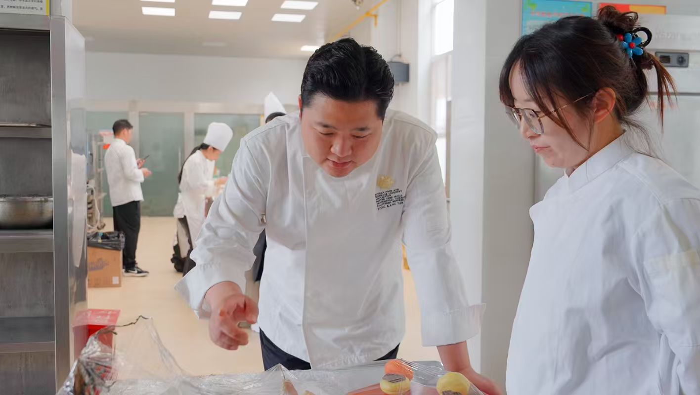 技能照亮青春匠心成就未来！云南技工院校迎来2026级新生_新华网(图8)