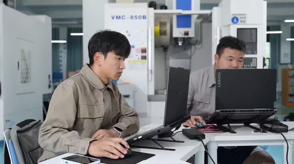 技能照亮青春匠心成就未来！云南技工院校迎来2026级新生_新华网(图13)